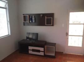 Apartamento(1) inteiro com sala reversivel, hotelli kohteessa Volta Redonda