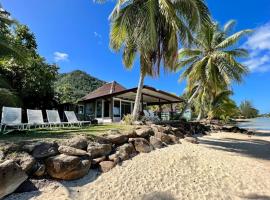 Fare Matairoa - Cozy Cottage w Pretty Beachfront, hotel v destinaci Iumaru