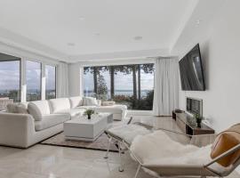 Modern Home with Breathtaking Ocean & City Views, struttura a West Vancouver