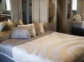 OSU 5 Beds & 3 Baths Sleeps 11 Hotel Room Suite 102 Booking