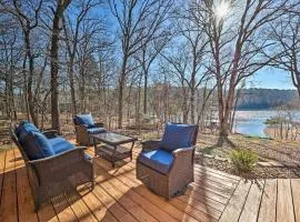 Cozy Beaver Lake Cabin with Waterfront View and Kayaks