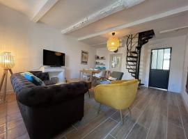 Maison 4 pièces, 6 couchages, centre Saint-Denis d'Oléron, calme, proche plage, WiFi inclus - FR-1-246A-164，位于奥雷龙圣但尼的酒店