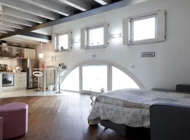 Your little Loft, apartment in Villafranca di Verona