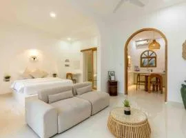 Instagramable Luxury Pool Villa - 6 mins to beach!