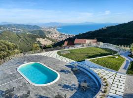 Appartamento Emma con Piscina - Vista Mare"Tenuta Croce", apartamento em Salerno