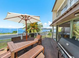 Lakeside Terrace - Taupo Holiday Home, hotel in Taupo