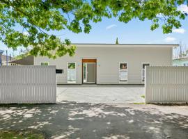 Contemporary Comfort - Masterton Holiday Home, family hotel in Masterton