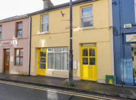 Glebe House, cabaña en Ballinrobe