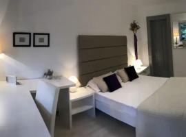 studio in vila- natural 22 C !, hotel de playa en Breaza de Sus