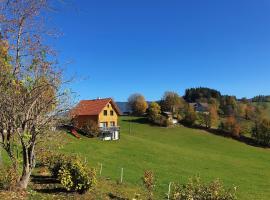 Ferienhaus Lärchenhütte، بيت عطلات في Kasperle