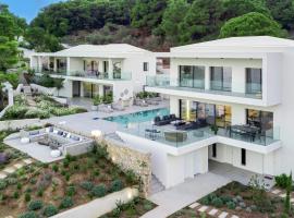 Super Luxury Skiathos Villa - Seven Stunning Bedroom Suites - Villa Levanta - Achliades, хотел в Achladies