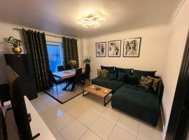 GoldFlamingo, apartment in Mitcham