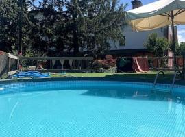 casa nonna Rica, hotel con parking en Calcio