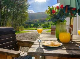 Holiday Home The Little House by Interhome, hotel with parking in Drumnadrochit