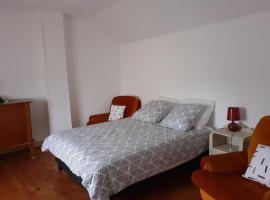 CENT UN..., hytte i Villers-sur-F&egrave;re