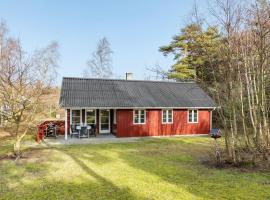Holiday Home Suri - 350m from the sea in Bornholm, cottage in Vester Sømarken