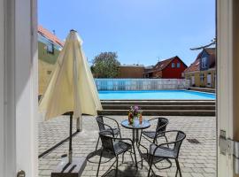 Apartment Amaia - 500m from the sea in Bornholm by Interhome, hotel bajet di Gudhjem