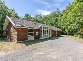 Holiday Home Dafne - 600m from the sea in Bornholm by Interhome, pet-friendly hotel in Hasle