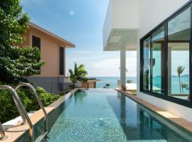 mona seaview pool villa beach front AoYon Beach, cabaña o casa de campo en Ban Ao Makham