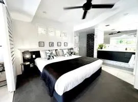 225 2 Bedroom Garden Oasis French Quarter Resort