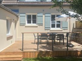 Maison cosy en plein coeur de Ouistreham, дешевий готель у місті Уїстреам