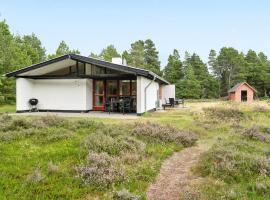 Holiday Home Nila - 750m from the sea in Western Jutland by Interhome, hotel con parking en Mølby