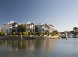 Captains Cove Resort - Absolute Waterfront Apartments, hotel a Paynesville
