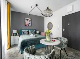 Apartamenty MetroPark Krzemieniecka-Lux-next metro Słodowiec 10 min to center, free parking on the street