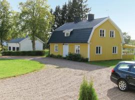 Stunning Home In Tidaholm With 4 Bedrooms And Wifi, vacation home in Tidaholm