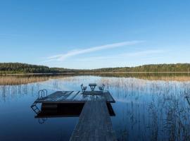 The Solhem Cabin - 80m to the lake, 1930s charm, hotel v destinaci Strömstad