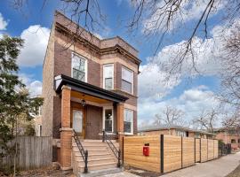 Avondale Condo Near Classic Bars, Eateries, and More! condo: Chicago'da bir otel