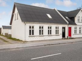 Beautiful Home In Bryrup With 3 Bedrooms And Wifi, hótel í Bryrup