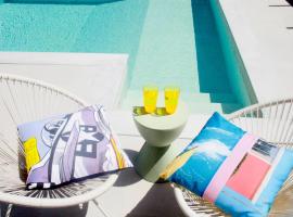 Splash Suites with Private Pools, ξενοδοχείο στη Νικιάνα