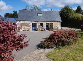 Charmante longère près des côtes Finistériennes、Plouégat-Guérandのバケーションレンタル