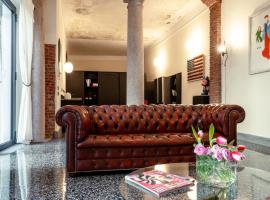 Luxury Loft near Duomo and Garage, hotel dekat Darsena, Milan