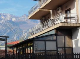 Guesthouse Alexandros, hotel v destinaci Pýli