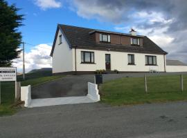 Almondbank Self Catering Apartment, hótel í Skeabost