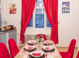 Vintage bohemian Paradise with Xbox Series X for BIG groups, hotel a Sofia