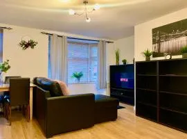 Lovely 2 bed Ground floor flat with free Parking