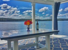 Lakefront: Dock, Hot Tub, Fire Pit & Home Theater, casa o chalet en Winchester