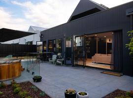 Lux on Max- stunning design, amazing views, hotel i Daylesford