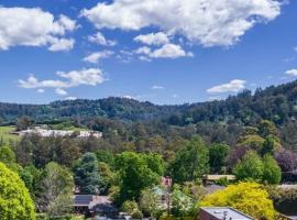 Centre of town - Great views, apartment in Monbulk