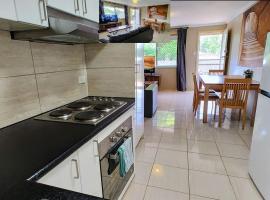 2 Bedroom 3 Bed Villa Inner City, íbúð í Toowoomba