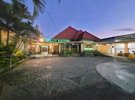 Ndalem Katong Guest House Ponorogo: Ponorogo şehrinde bir otel
