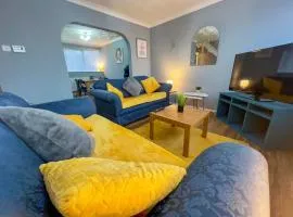 Stylish City Living Apartment with Balcony