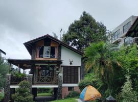 Villa Elisabeth at Villa Istana Bunga, vacation rental in Bandung