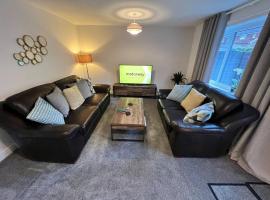 Very comfy 3 bed town house, hotel i Ashton-under-Lyne