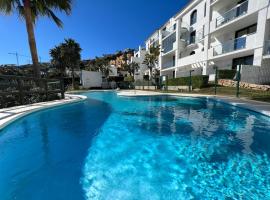 Apartment in Manilva, just a few steps from the beach, hotel para famílias em Manilva