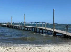 Apto quarto e sala, pé na Lagoa de Iguaba