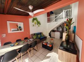 Appartement KER-EOL Résidence CANOUAN Sainte-Anne avec piscine, hotel in Sainte-Anne